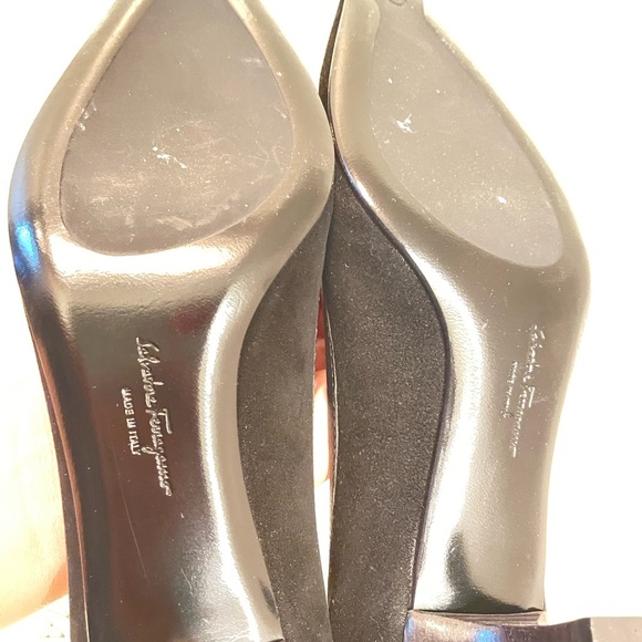 Ferragamo Rasia black suede kitten heels size 8B - Picture 3 of 4